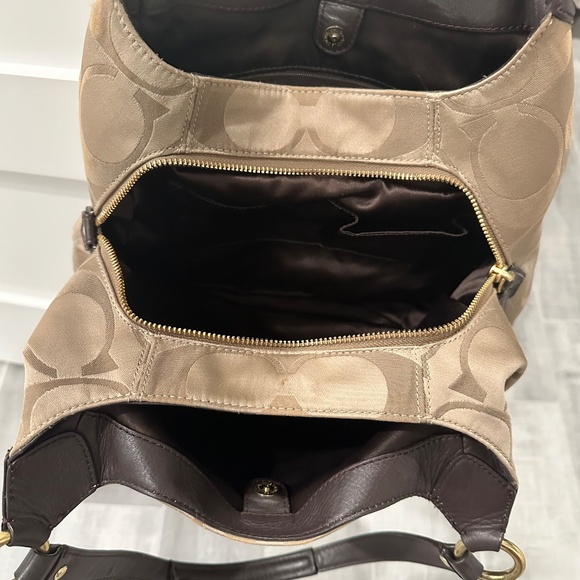 Coach purse - Picture 2 of 3